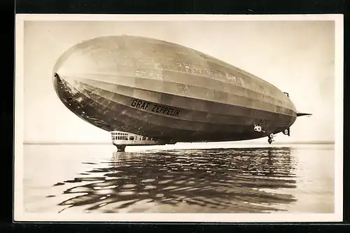 AK Luftschiff  Graf Zeppelin  schwebt über dem Bodensee, 