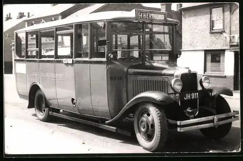 Fotografie J.F. Higham, London, Ansicht Hertford, Bus Chevrolet, Autobus der London Transport, Linie 54 nach Hertford