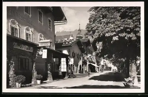 Fotografie unbekannter Fotograf, Ansicht Werfen / Salzburg, Hauptstrasse mit Hotel & Restaurant Eisriesenwelt