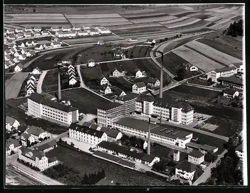 Fotografie Stuttgarter Flugdienst GmbH, Ansicht Burladingen, Fabriken am Ortsrand, Fliegeraufnahme