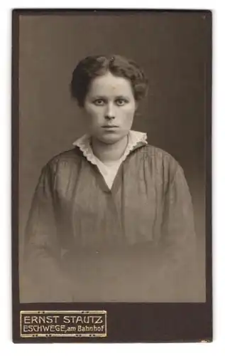 Fotografie Ernst Stautz, Eschwege, Junge Dame mit moderner Frisur