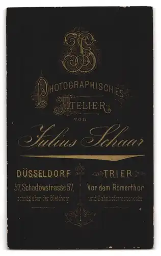 Fotografie Julius Schaar, Düsseldorf, Schadowstr. 57, Süsses Kleinkind im karierten Kleid