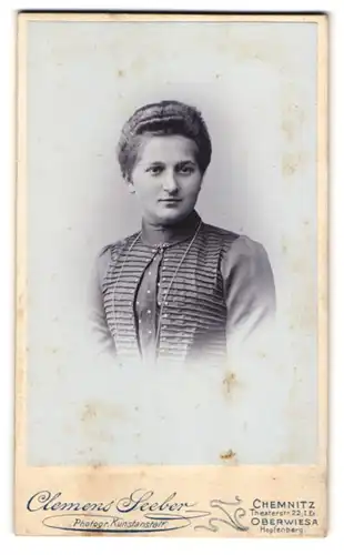 Fotografie Clemens Seeberg, Chemnitz, Theaterstr. 22, Junge Dame mit zurückgebundenem Haar