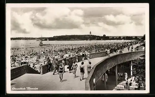 AK Berlin-Wannsee, Badegäste im Strandbad