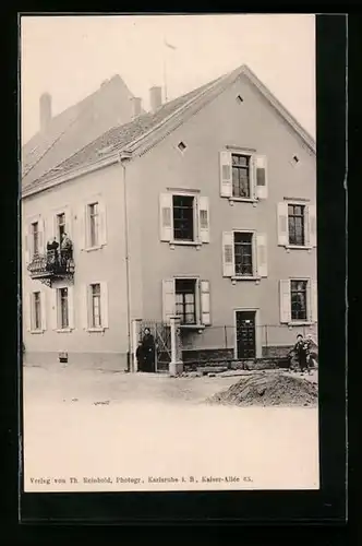 AK Karlsruhe, Wohnhaus mit Balkon