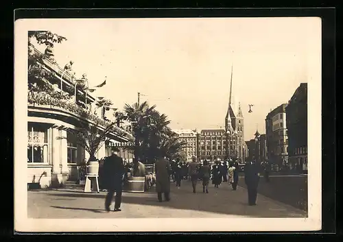 AK Hamburg-Neustadt, Spaziergänger auf dem Jungfernstieg