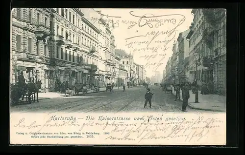 AK Karlsruhe, Sicht in die Kaiserstrasse mit Geschäften und Passanten
