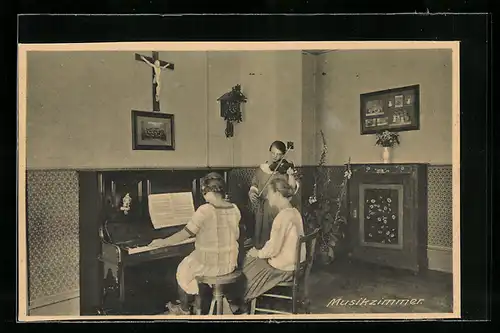 AK Karlsruhe, St. Franziskushaus, Haushaltungsschule St. Klara, Grenzstr. 7, Musikzimmer mit Schülerinnen