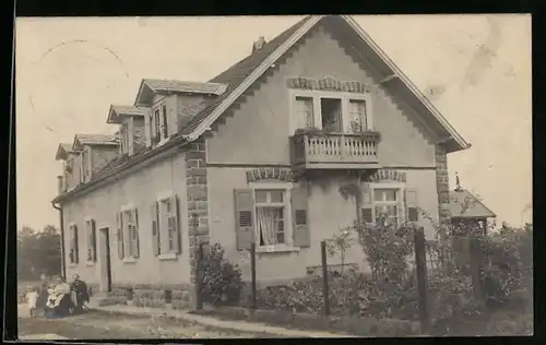 AK Karlsruhe-Daxlanden, Gebäudeansicht mit Garten