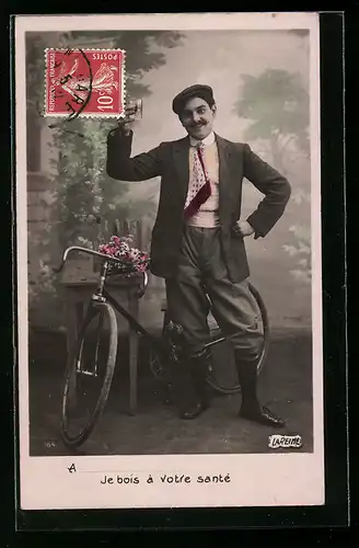 AK Je bois à votre santé, Fahrradfahrer hebt sein Glas