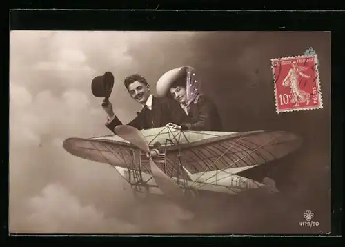 AK Junges Paar mit Flugzeug