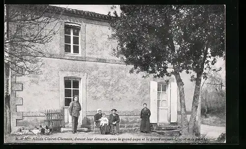 AK M. et Mme Alcide Clairet-Chenaux devant leur demeure avec le grand-papa et la grand` maman Clairet..., Blindes Paar