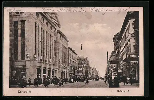 AK Karlsruhe, Kaiserstrasse mit Geschäften und Strassenbahn