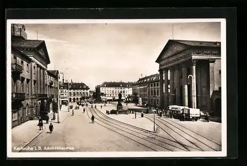 AK Karlsruhe i. B., Strassenpartie am Platz