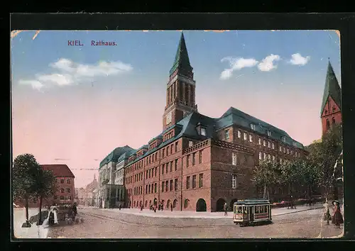 AK Kiel, Das Rathaus mit Strassenbahn davor