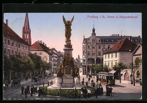 AK Freiburg i. B., Partie am Siegesdenkmal, Strassenbahn