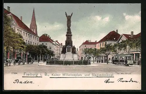 AK Freiburg, Kaiser Wilhelmplatz mit Siegesdenkmal und Strassenbahn