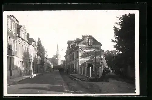 AK Saint-Romain, Strassenpartie mit Blick zur Kirche