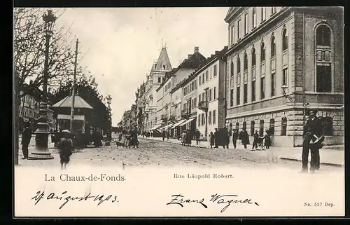 AK La Chaux-de-Fonds, Rue Léopold Robert, Strassenpartie