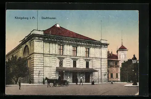 AK Königsberg, Stadttheater, Strassenansicht mit Kutsche