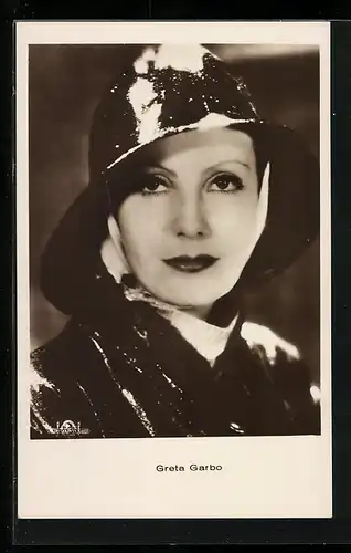 AK Schauspielerin Greta Garbo in Ölzeug