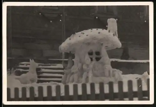 Fotografie Lehmann, Steinach, Ansicht Steinach, Schneeskulptur Zwerge unter einem Pilz