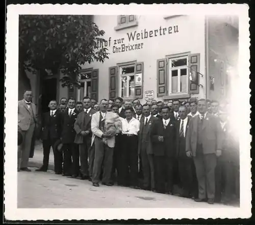 Fotografie unbekannter Fotograf, Ansicht Weinsberg, Gasthaus zur Weibertreu, Sängerfest Heilbrau 1934