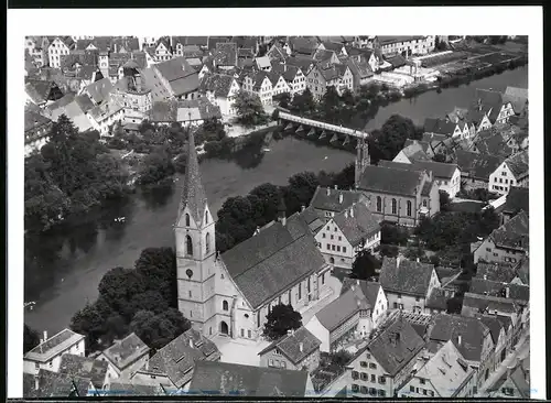 Fotografie Aero-Express, München, Ansicht Rottenburg, Fliegeraufnahme mit Kirche und Neckar