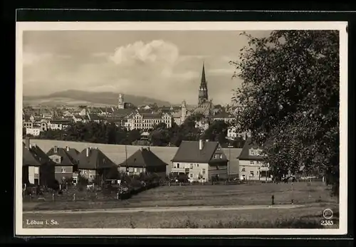 AK Löbau /Sa., Ortsansicht mit Fernblick