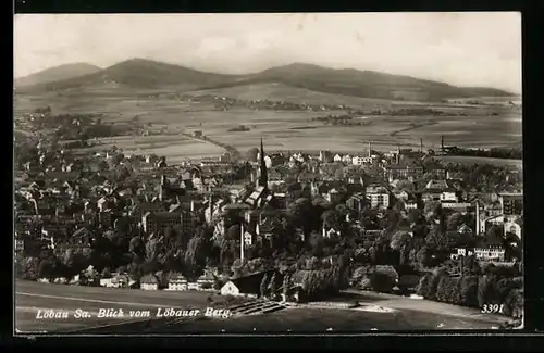 AK Löbau / Sachsen, Totalansicht vom Löbauer Berg