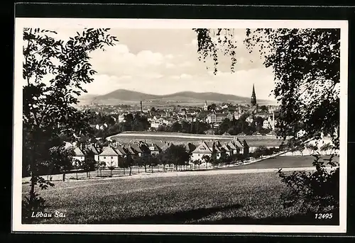AK Löbau /Sa., Gesamtansicht vom Ortsrand aus