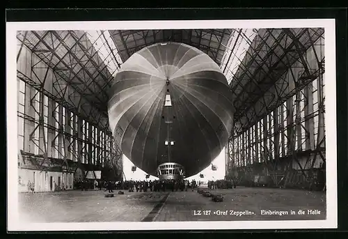 AK Einbringen des Luftschiffs Graf Zeppelin LZ 127 in die Halle