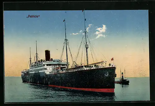 AK Passagierschiff Patricia in Begleitung eines Lotsenbootes