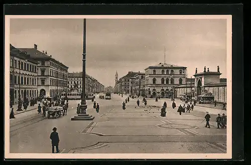 AK München, Odeonsplatz mit Ludwigstrasse und Strassenbahnen