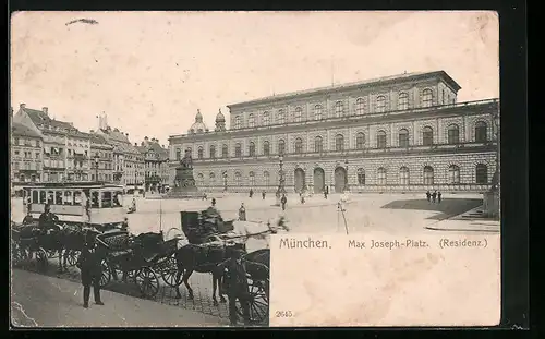 AK München, Max Joseph-Platz, Residenz mit Strassenbahn und Droschen