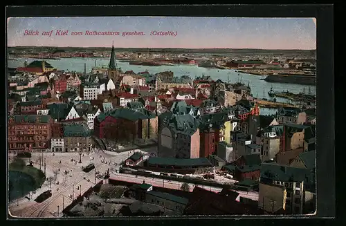 AK Kiel, Teilansicht Ostseite mit Strassenbahnen vom Rathausturm aus