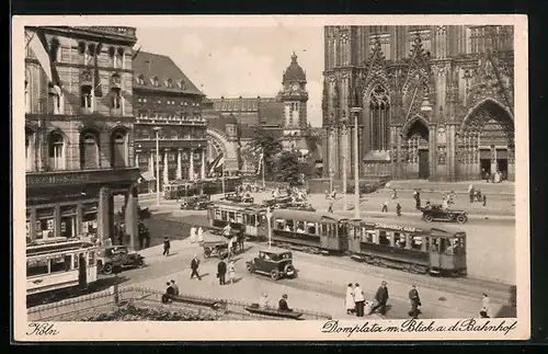 AK Köln am Rhein, Strassenbahnen auf dem Domplatz mit Blick auf den Bahnhof