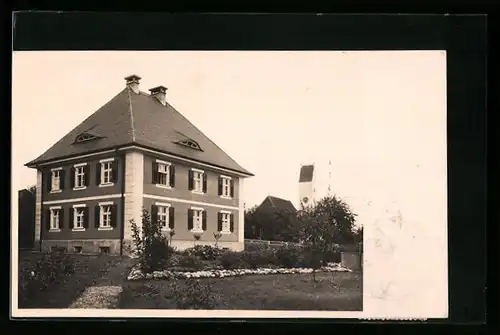 Foto-AK Oberottmarshausen, Villa mit Blick auf Kirche