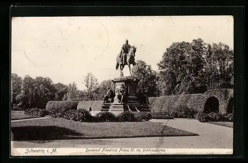 AK Schwerin i. M., Denkmal Friedrich Franz II. im Schlossgarten