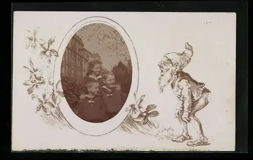 Foto-AK Drei Geschwister in Matrosenhemden, Passepartout mit Zwerg