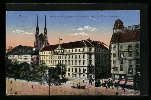 AK Brünn, Strassenbahn am Bahnhofsplatz vor dem Hotel Padowetz