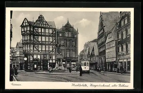 AK Giessen, Strassenbahn beim Marktplatz, Kriegerdenkmal und altem Rathaus