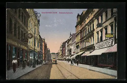 AK Saarbrücken, Geschäfte in der Bahnhofstrasse, Strassenbahn