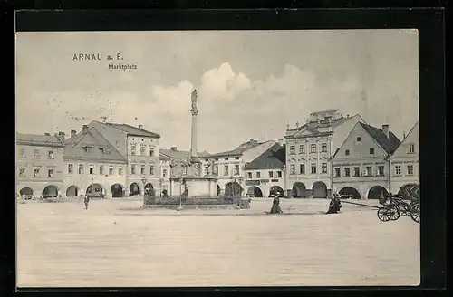 AK Arnau a. E., Marktplatz mit Denkmal