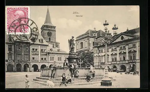 AK Jitschin / Gitschin / Jicin, Namesti, Kinder am Brunnen