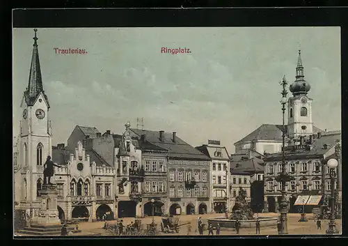 AK Trautenau, Ringplatz mit Brunnen und Denkmal