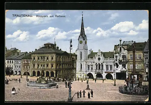 AK Trautenau, Ringplatz mit Rathaus