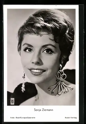 AK Schauspielerin Sonja Ziemann mit lächelndem Gesicht