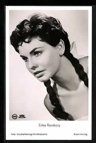 AK Schauspielerin Erika Remberg mit geflochteten Zöpfen