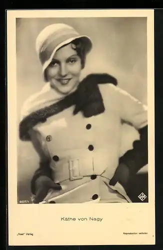 AK Schauspielerin Käthe von Nagy mit Mantel und modischem Hut